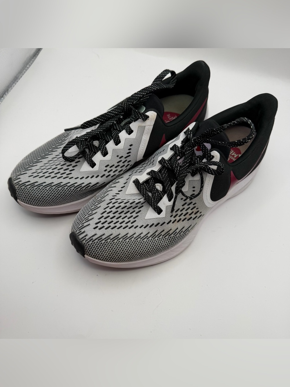 Nike Air Zoom Winflo 6 Women’s Size 9 White Black Pink Running Shoes